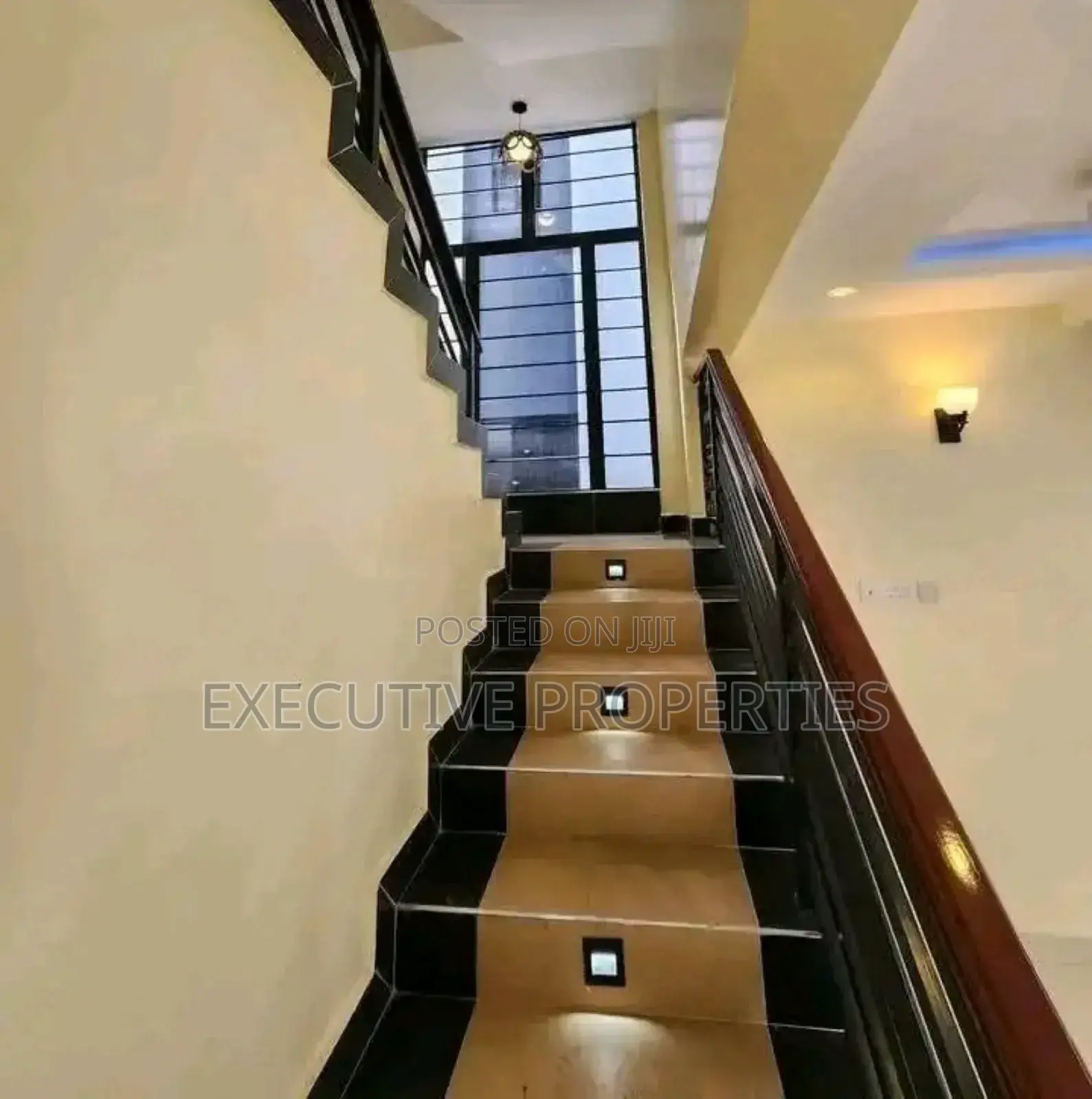 5bdrm Duplex in Bugoloobi, Central Division for rent