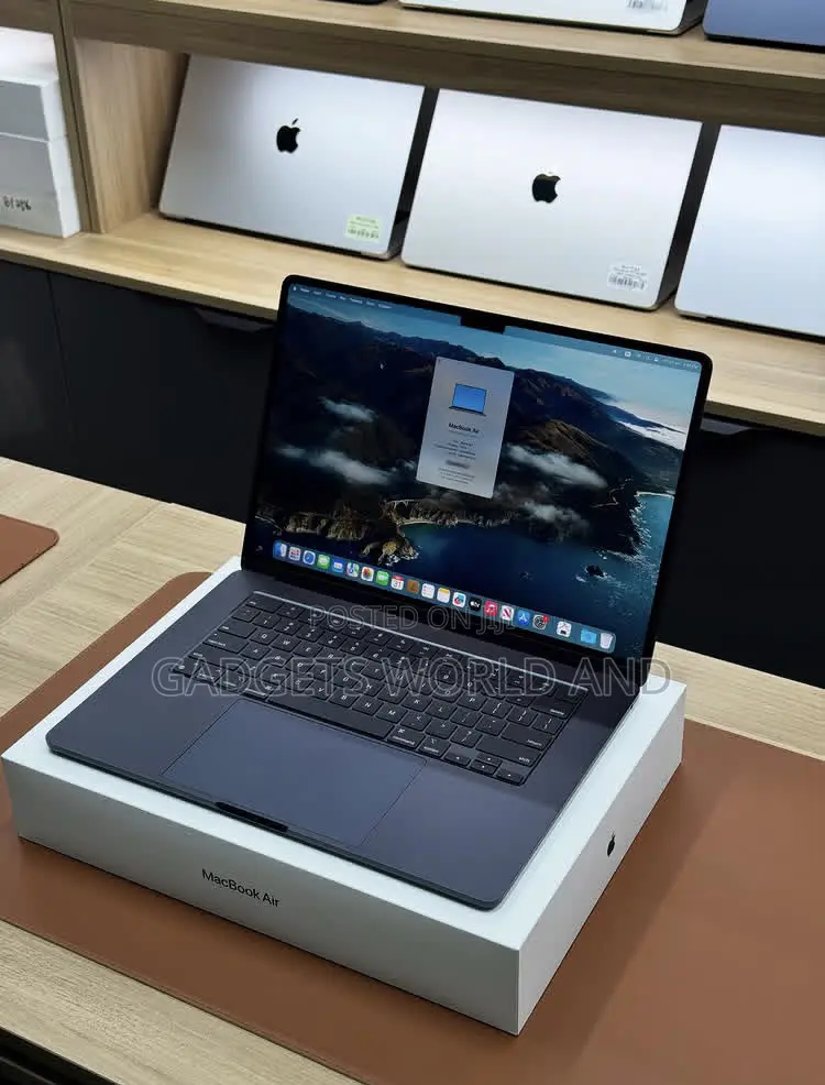 New Laptop Apple MacBook Air 8GB Intel Core M2 SSD 256GB
