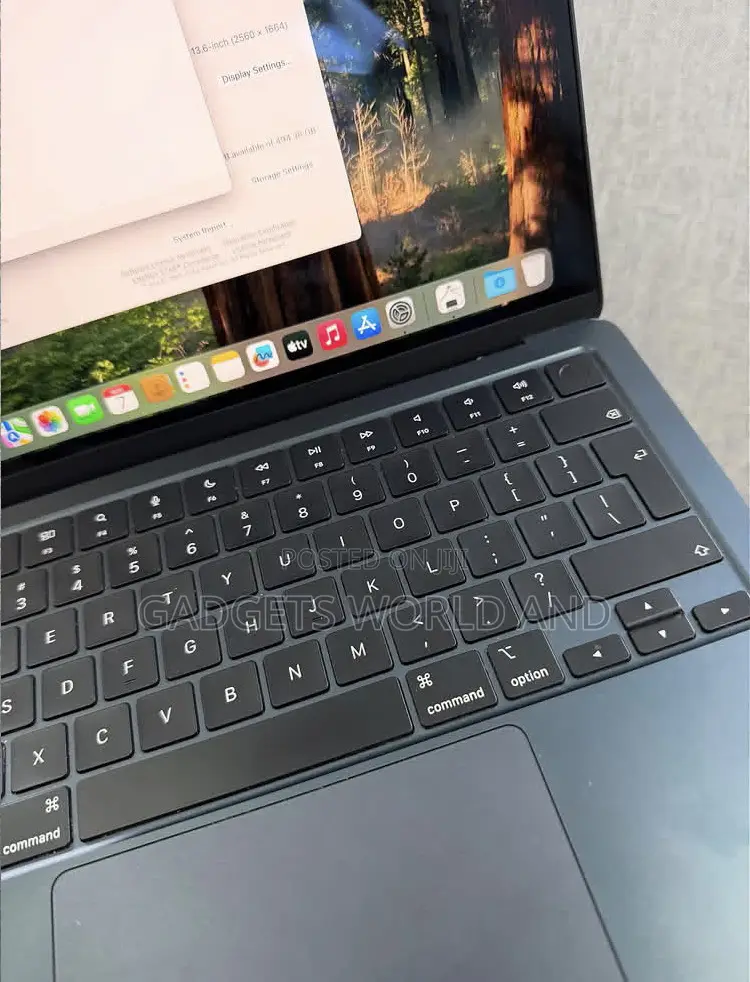 New Laptop Apple MacBook Air 8GB Intel Core M2 SSD 256GB