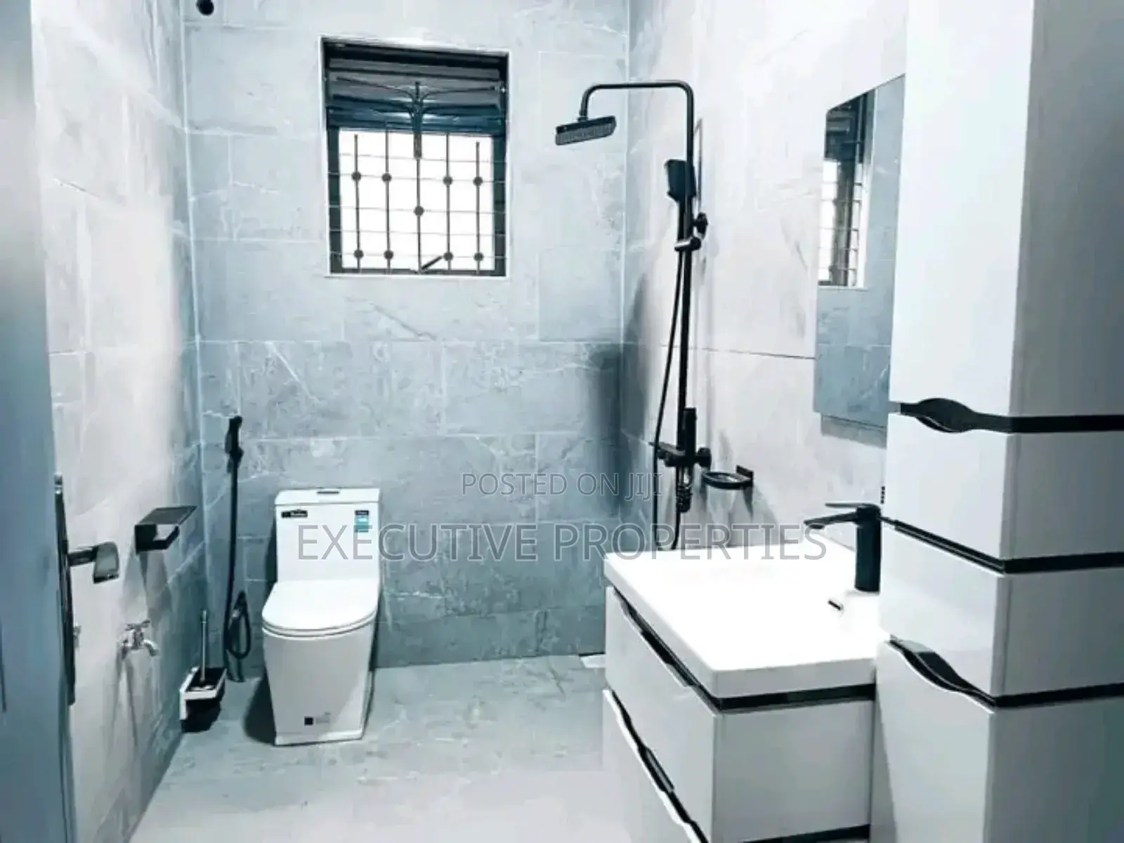 5bdrm Duplex in Kyanja, Central Division for sale