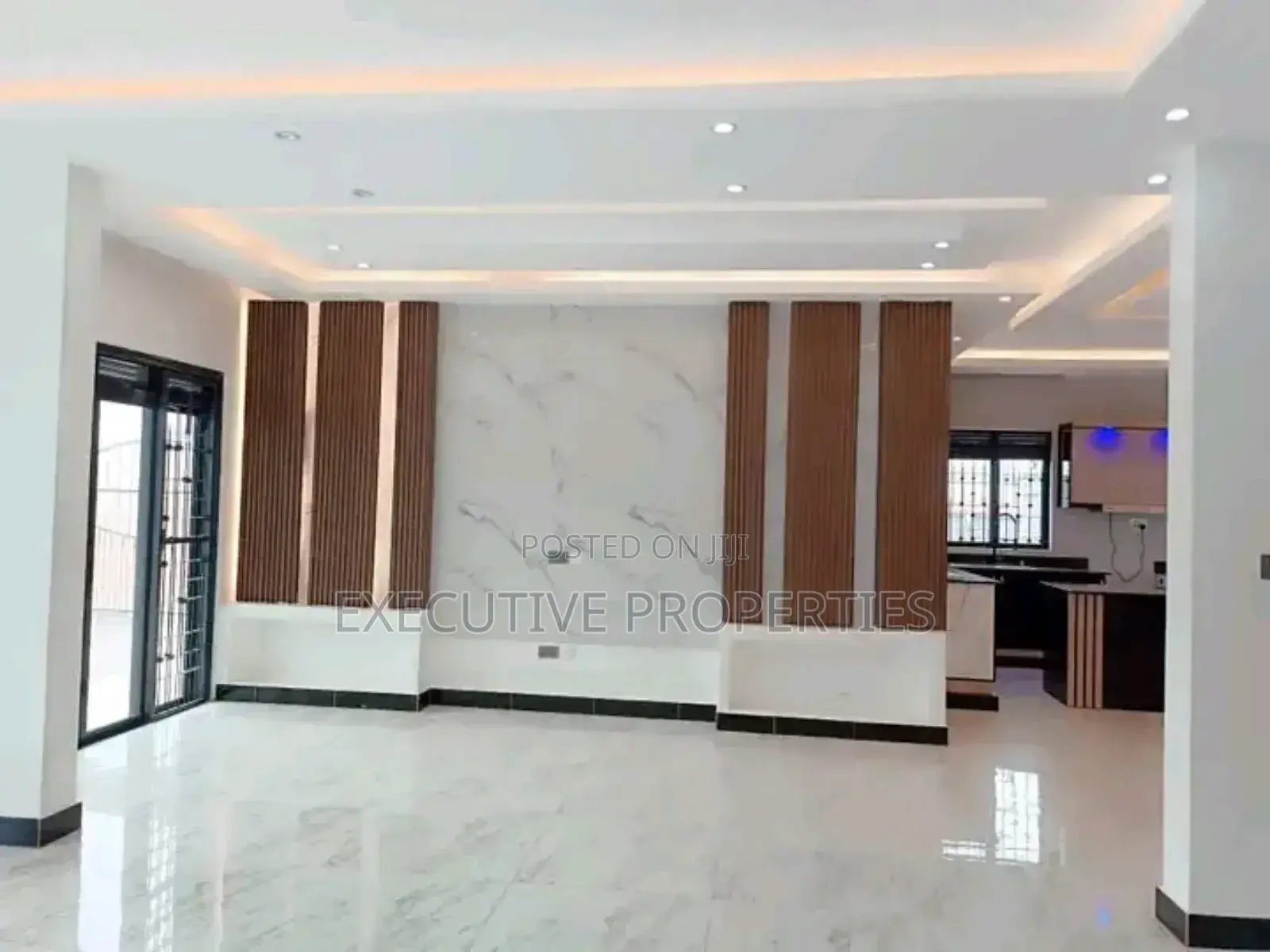 5bdrm Duplex in Kyanja, Central Division for sale