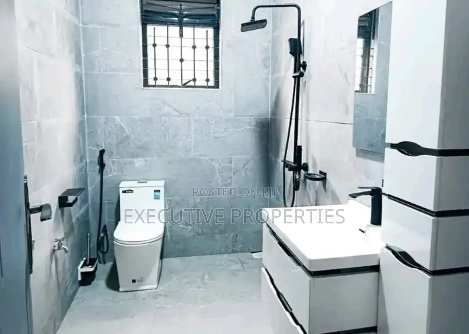 5bdrm Duplex in Kyanja, Central Division for sale