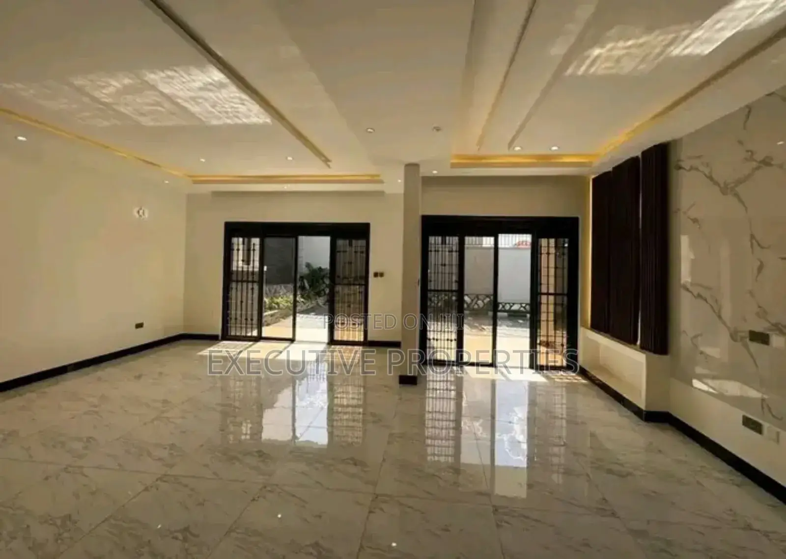 5bdrm Duplex in Kyanja, Central Division for sale
