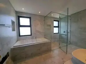 3bdrm Maisonette in Muyenga Tank Hill, Central Division for rent