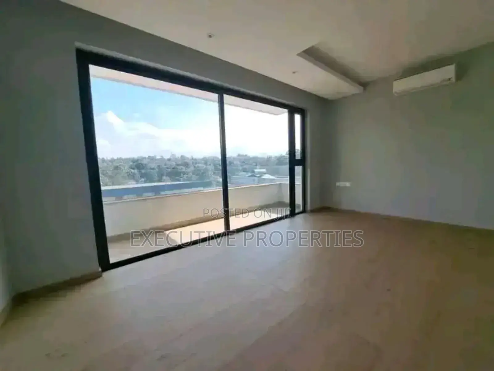 3bdrm Maisonette in Muyenga Tank Hill, Central Division for rent