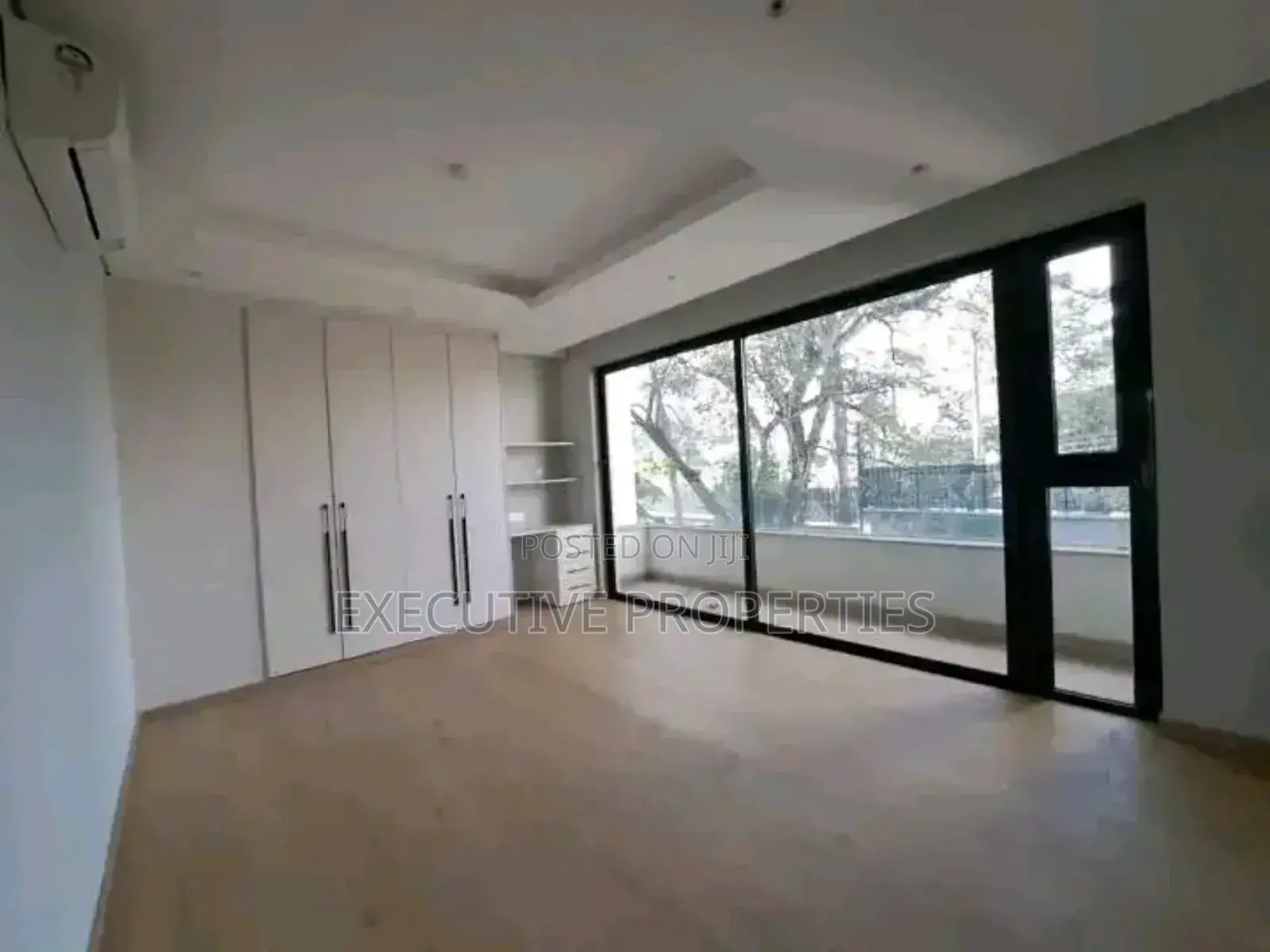3bdrm Maisonette in Muyenga Tank Hill, Central Division for rent