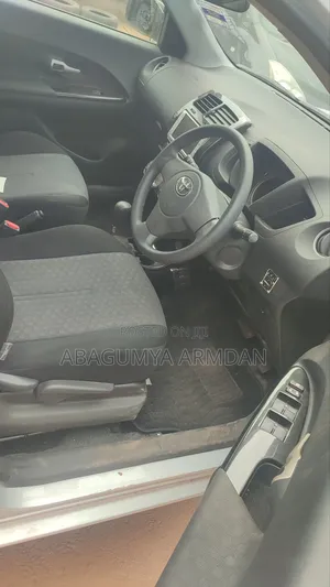 Toyota IST 2011 Silver
