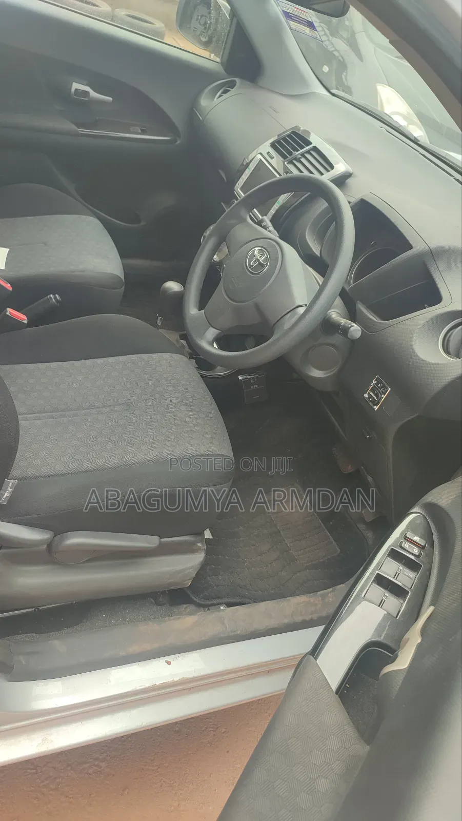 Toyota IST 2011 Silver