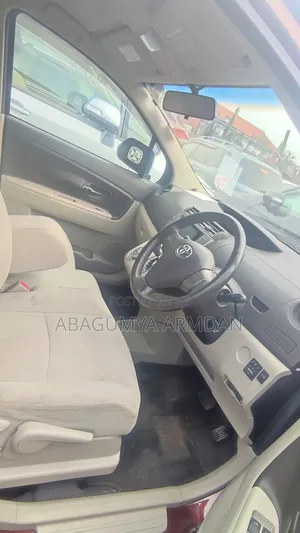 Toyota Passo Sette 1.5 AWD 2011 Maroon