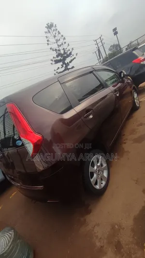 Toyota Passo Sette 1.5 AWD 2011 Maroon