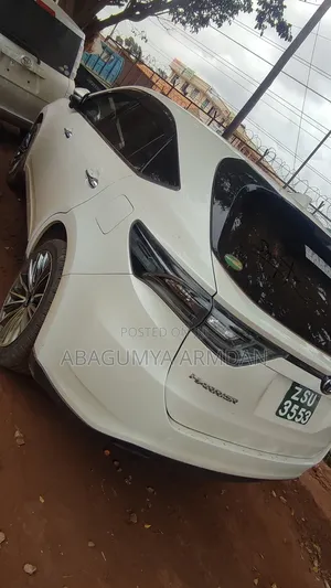 Toyota Harrier 2.0 2016 White