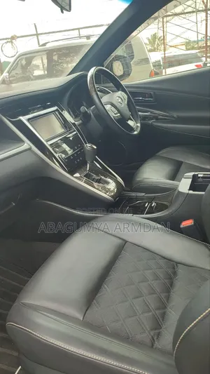 Toyota Harrier 2.0 2016 White