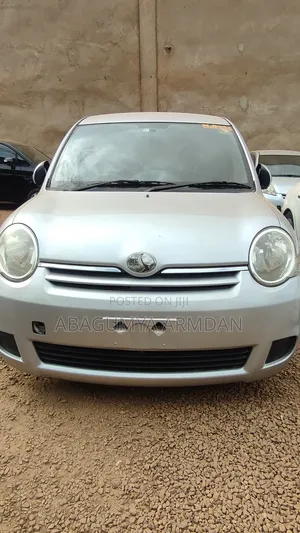Toyota Sienta 1.5 AWD 2010 Silver