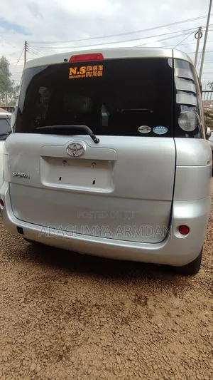 Toyota Sienta 1.5 AWD 2010 Silver