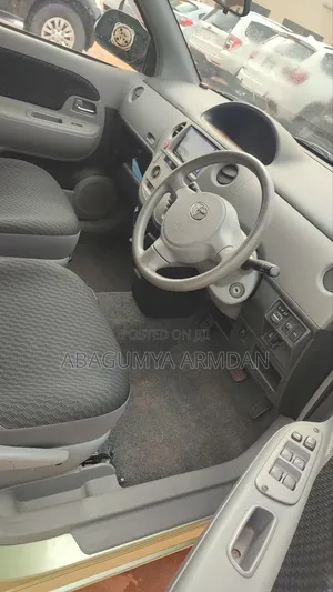 Toyota Sienta 1.5 AWD 2010 Silver