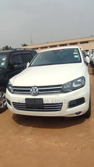 Volkswagen Touareg V6 Sport with Navigation 2013 White