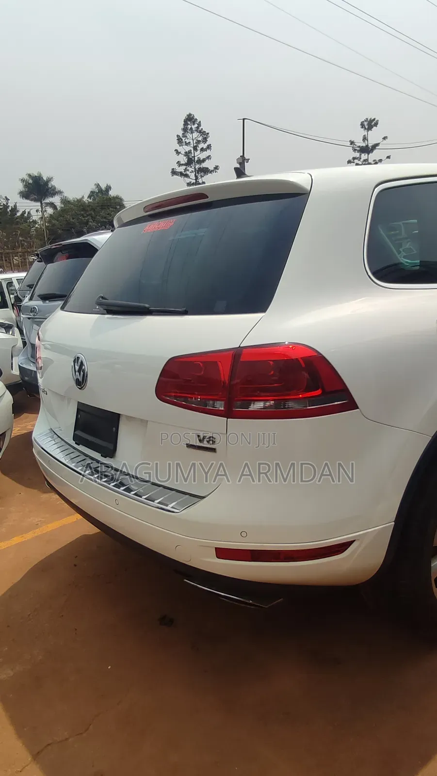 Volkswagen Touareg V6 Sport with Navigation 2013 White