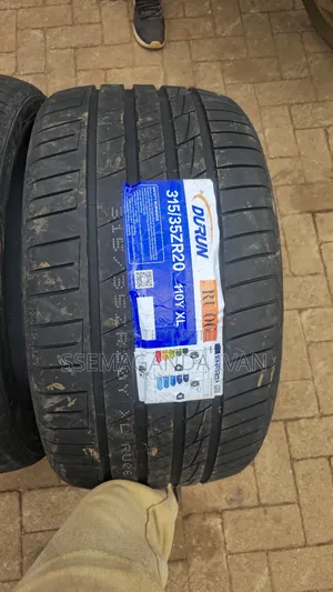 315/35r20 Gle Class Behind Tyres