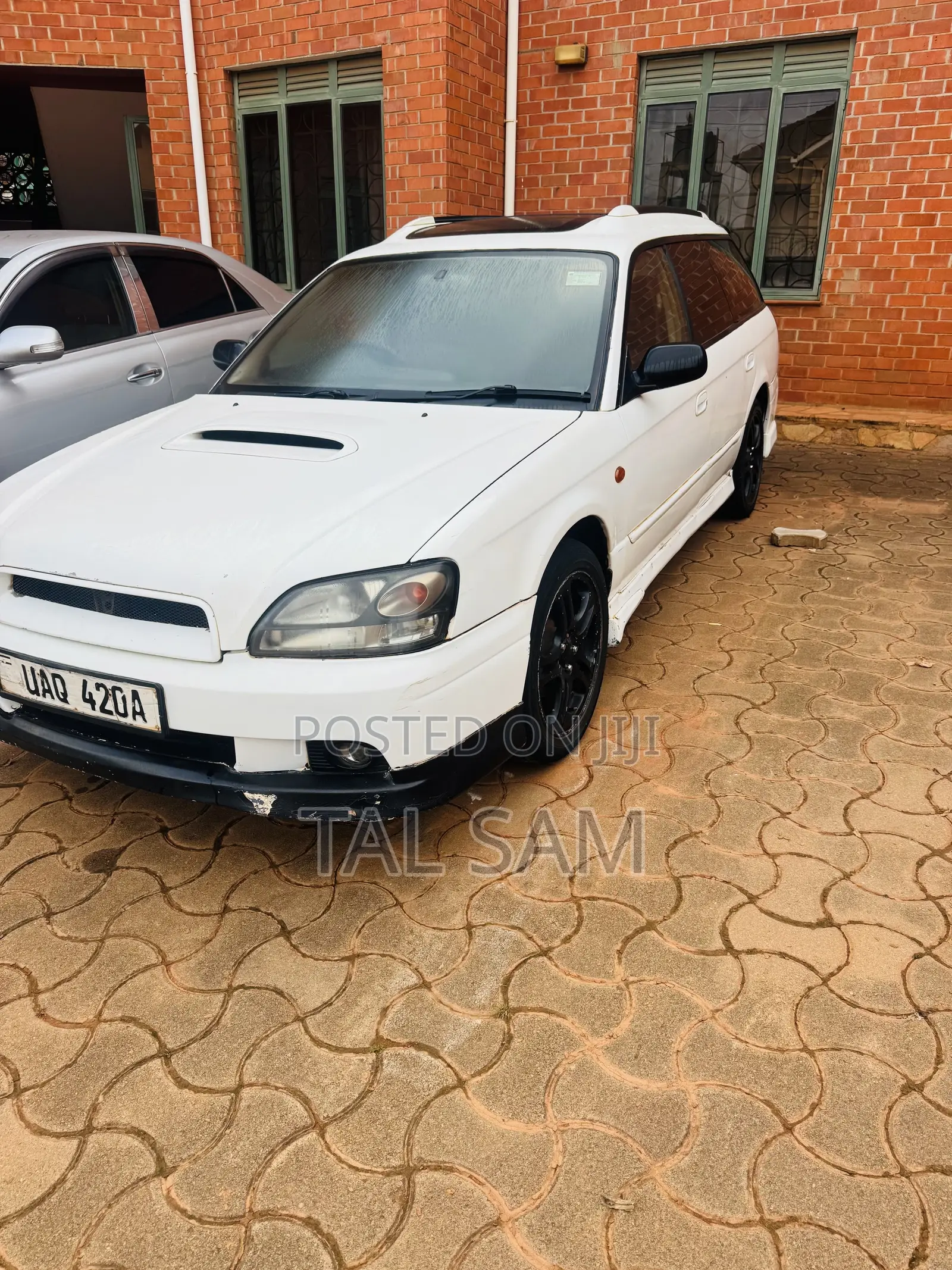 Subaru Legacy Wagon 2000 White