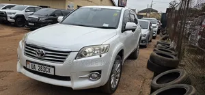 Toyota Vanguard 2011 White