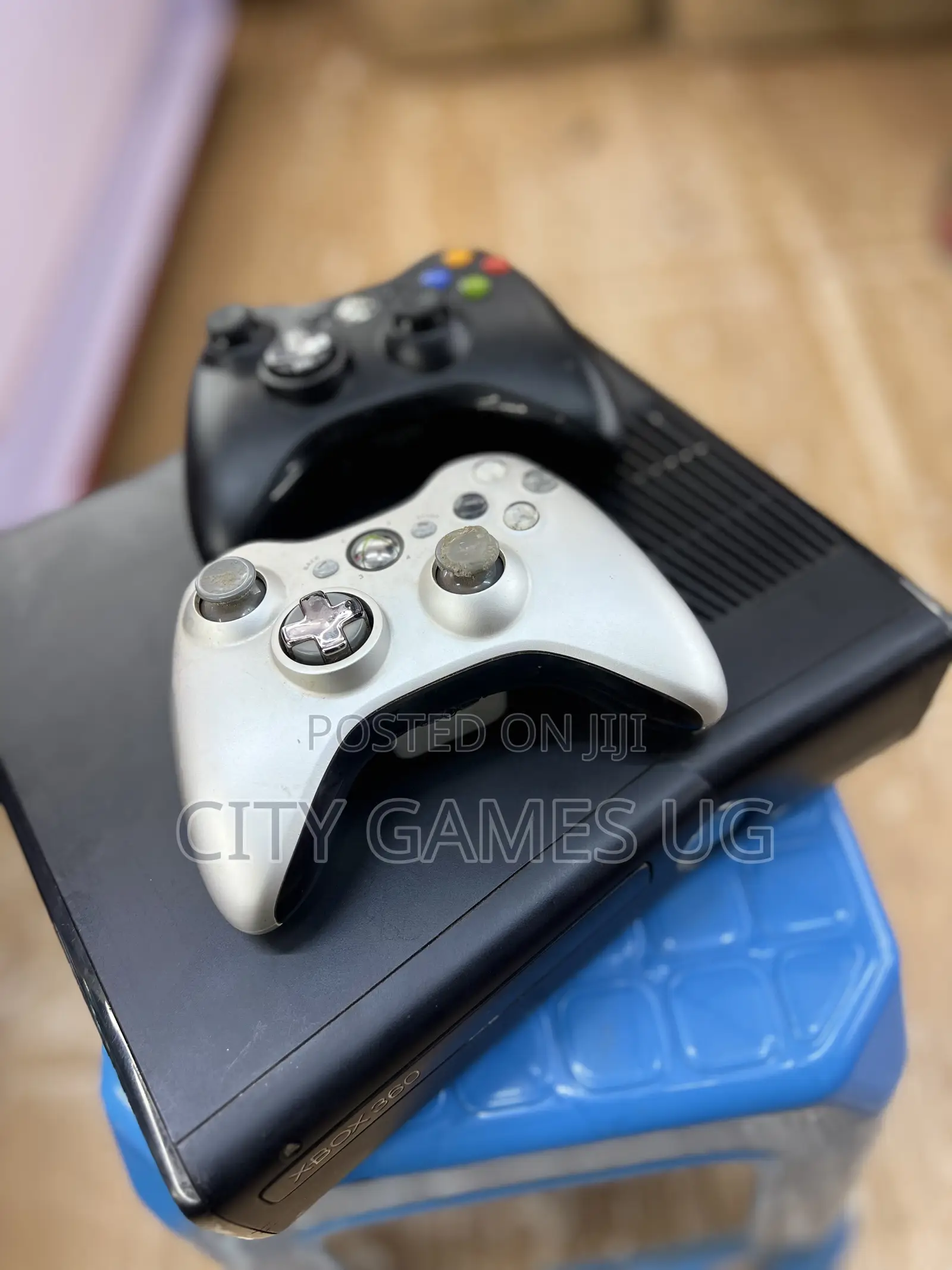 Xbox 360 Gaming Console With Controllers