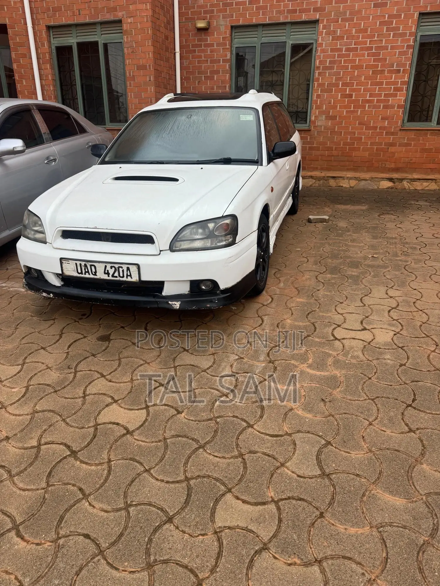 Subaru Legacy Wagon 2000 White