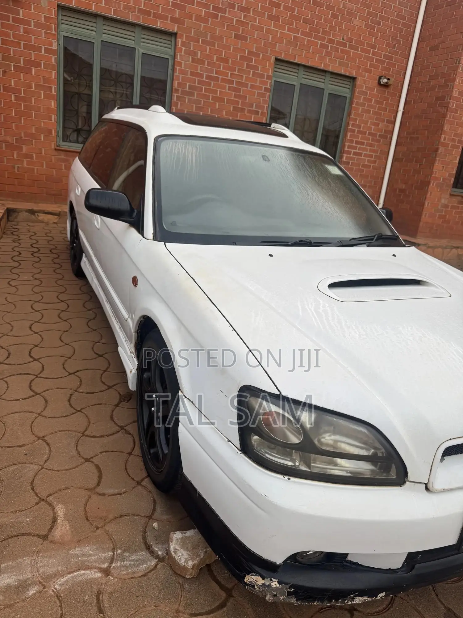 Subaru Legacy Wagon 2000 White