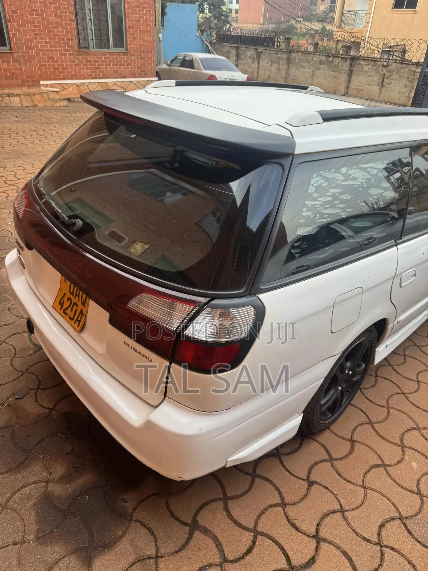 Subaru Legacy Wagon 2000 White