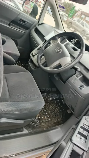 Toyota Noah 2.0 143hp FWD (8 Seater) 2009 Silver