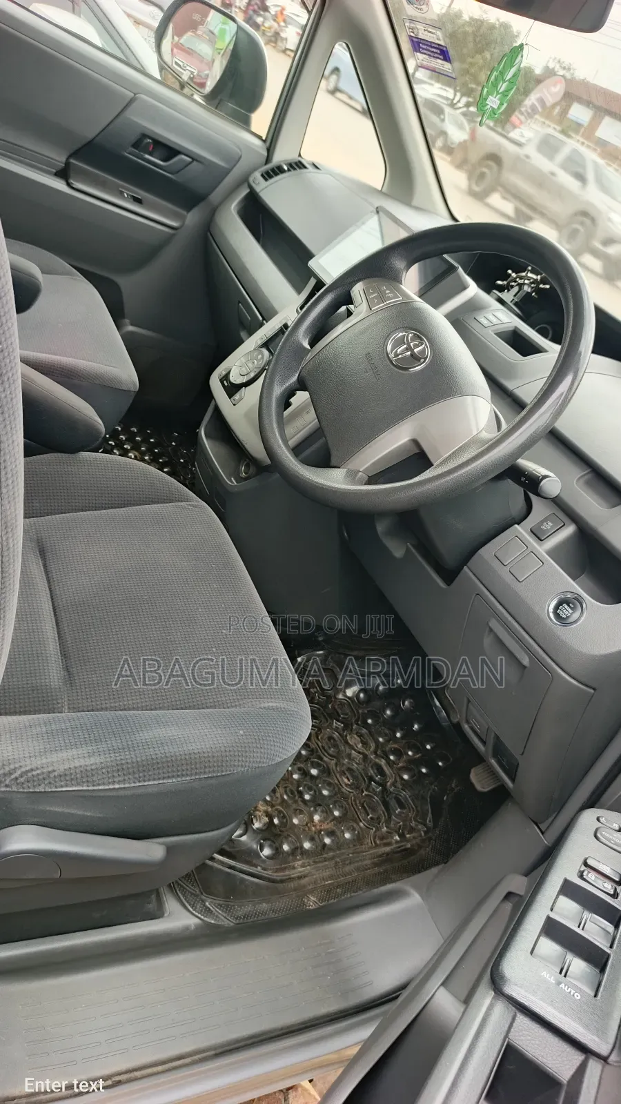 Toyota Noah 2.0 143hp FWD (8 Seater) 2009 Silver