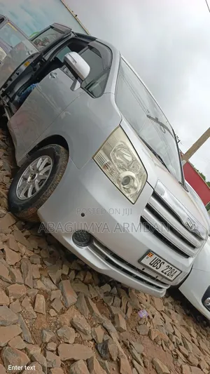 Toyota Noah 2.0 143hp FWD (8 Seater) 2009 Silver
