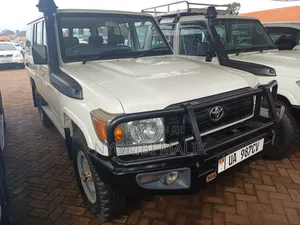 Toyota Land Cruiser 2017 White