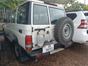 Toyota Land Cruiser 2017 White