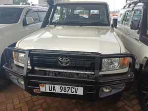 Toyota Land Cruiser 2017 White