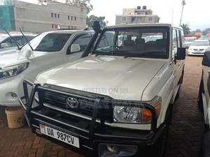 Toyota Land Cruiser 2017 White