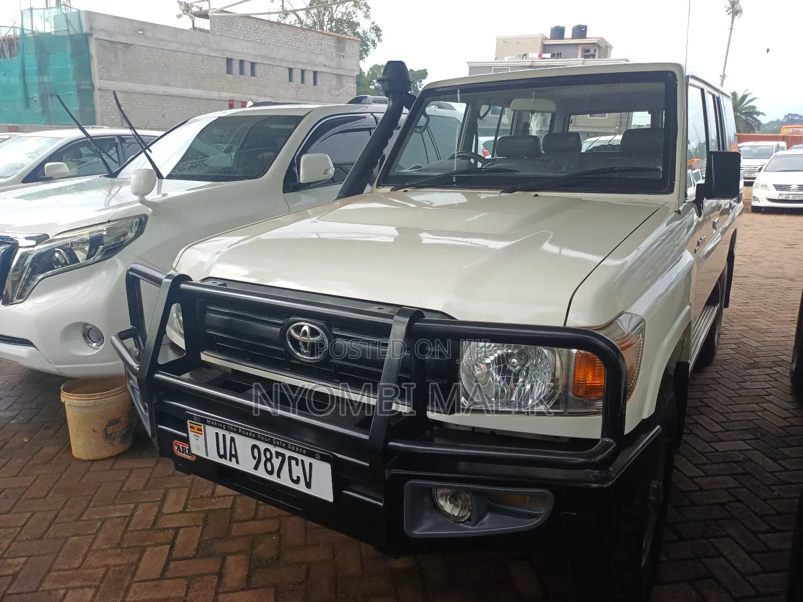 Toyota Land Cruiser 2017 White