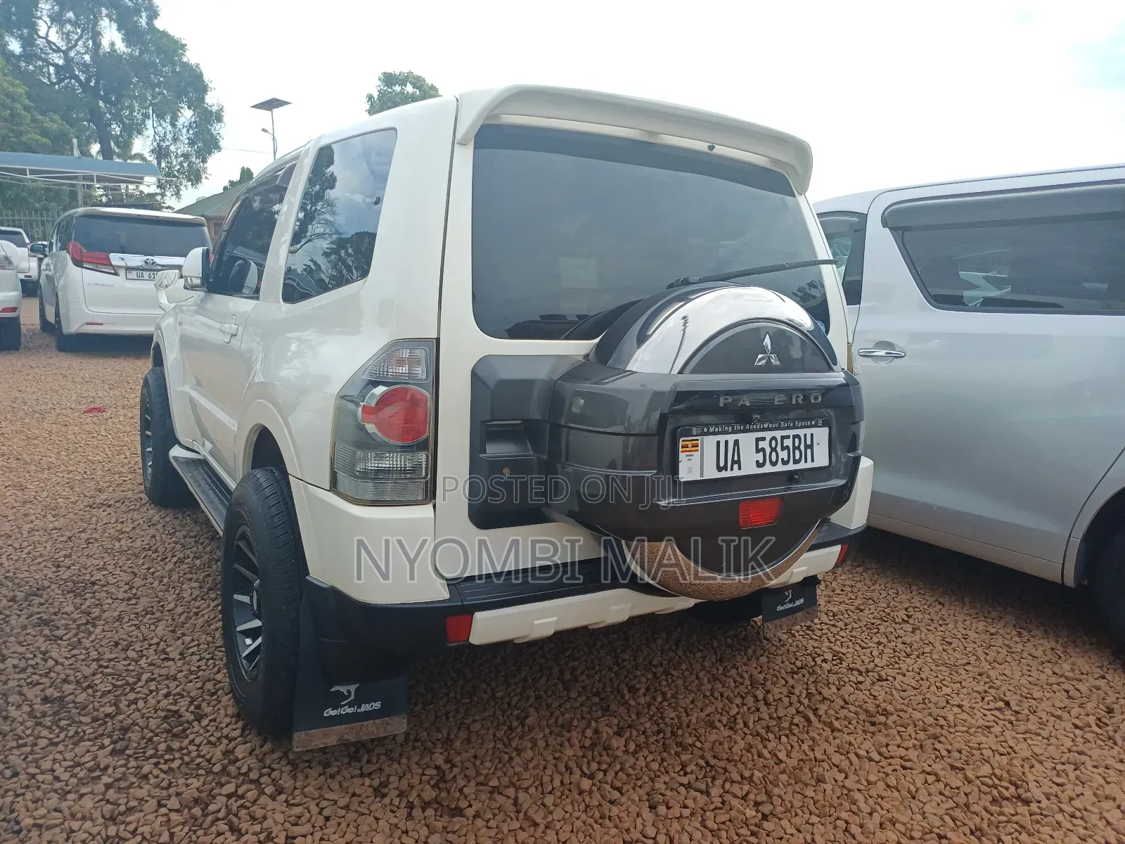 Mitsubishi Pajero 2010 White