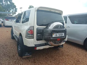 Mitsubishi Pajero 2010 White