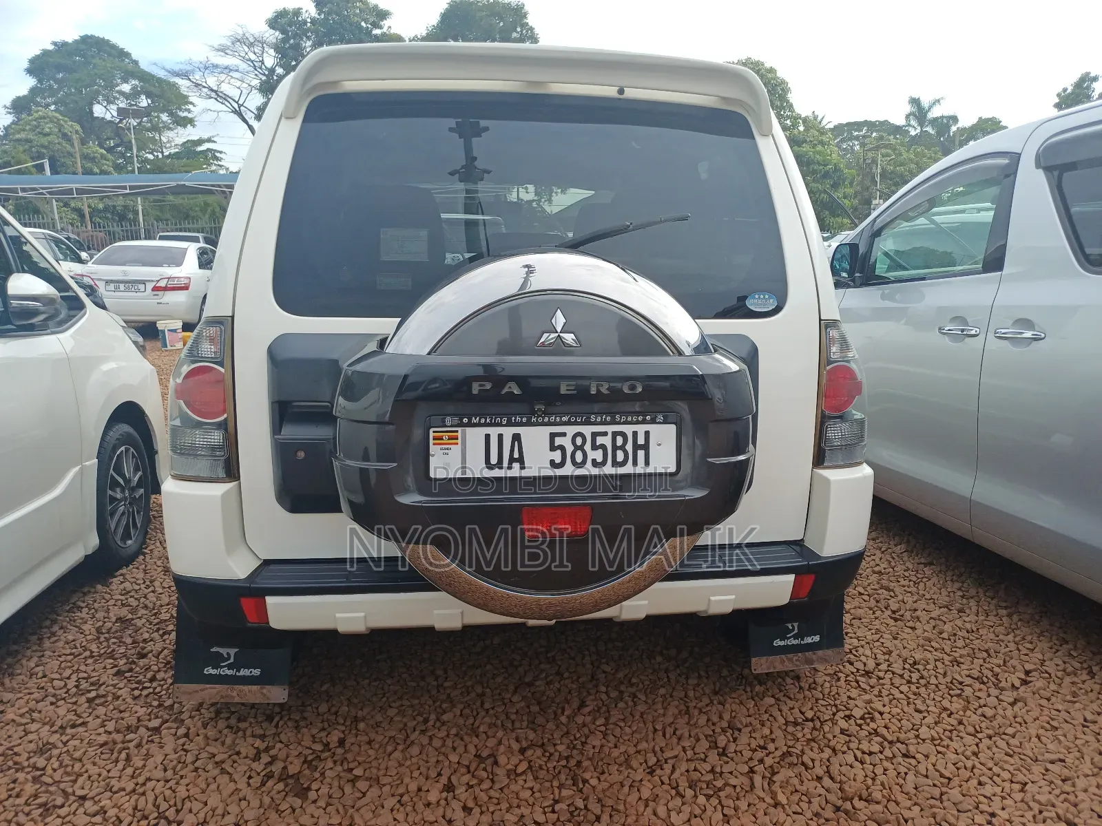 Mitsubishi Pajero 2010 White