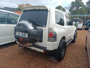Mitsubishi Pajero 2010 White
