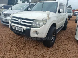 Mitsubishi Pajero 2010 White