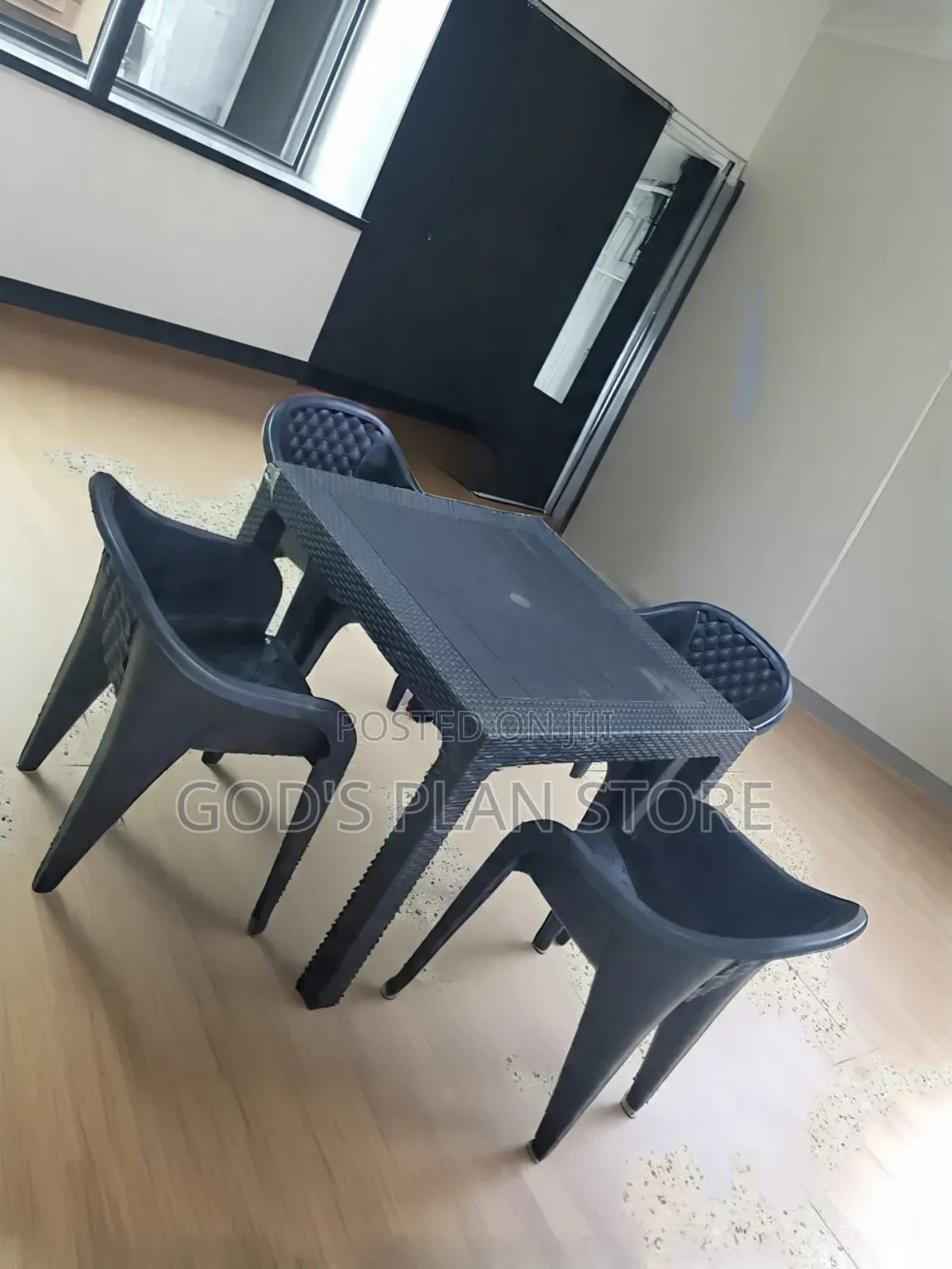 Indoor/Outdoor Meeting Plastic Table and Chairs