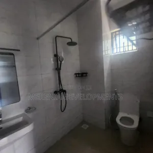 3bdrm Apartment in Kiwafu, Makindye for rent