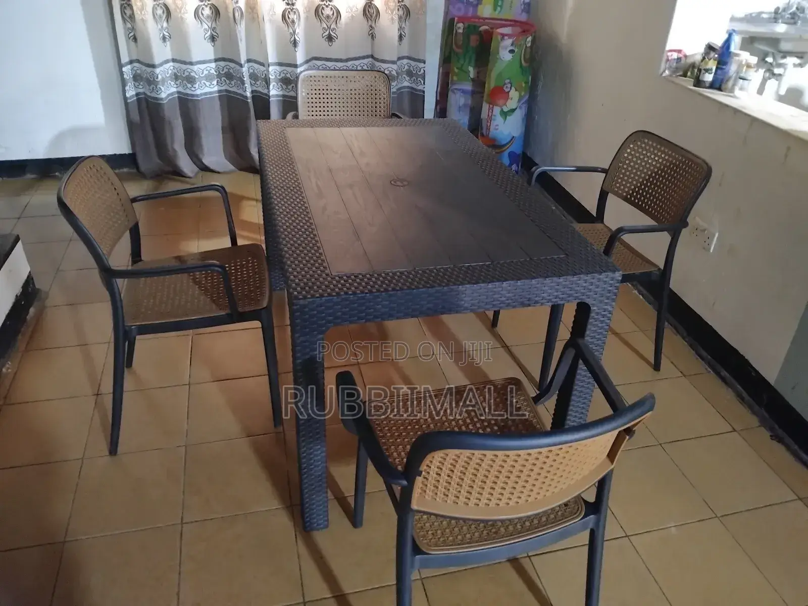 Plastic Dinning Set 1 Table + 4 Chairs
