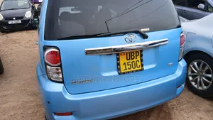 Toyota Corolla Rumion 2011 Blue