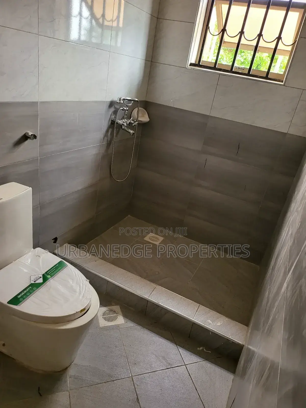 5bdrm Mansion in Makindye Kizungu, Central Division for rent