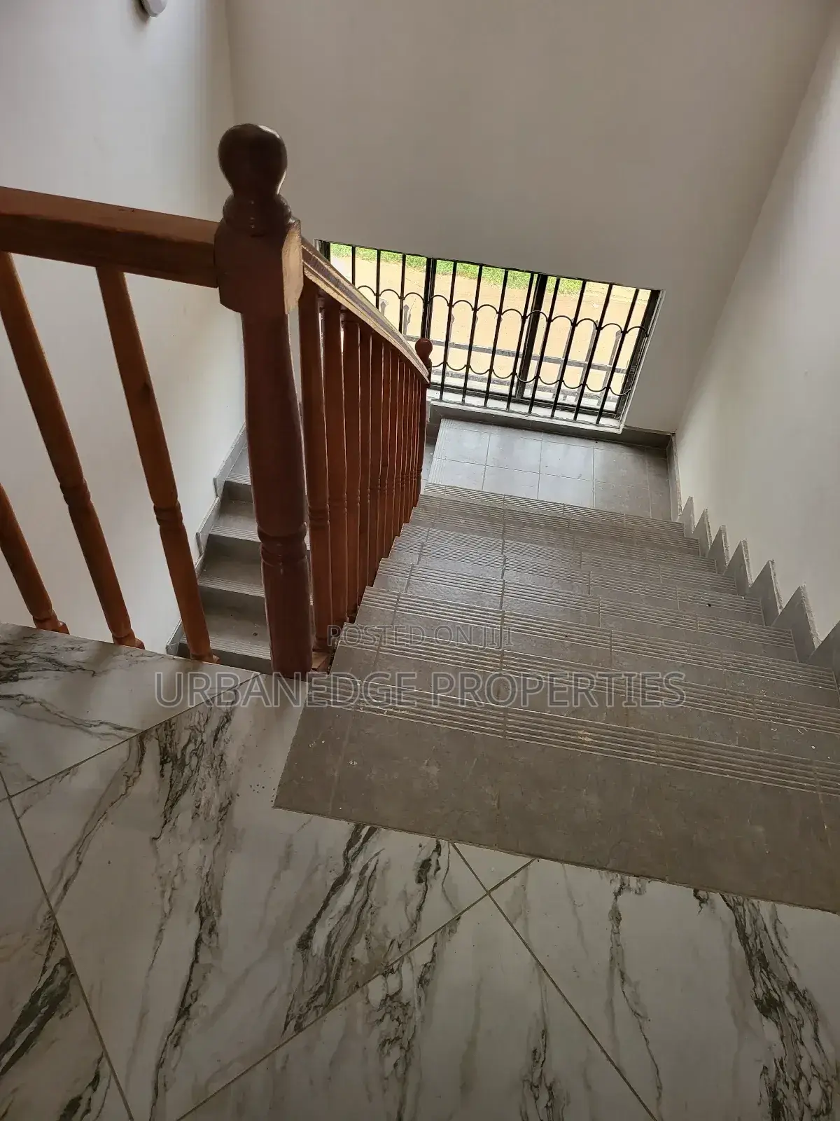 5bdrm Mansion in Makindye Kizungu, Central Division for rent