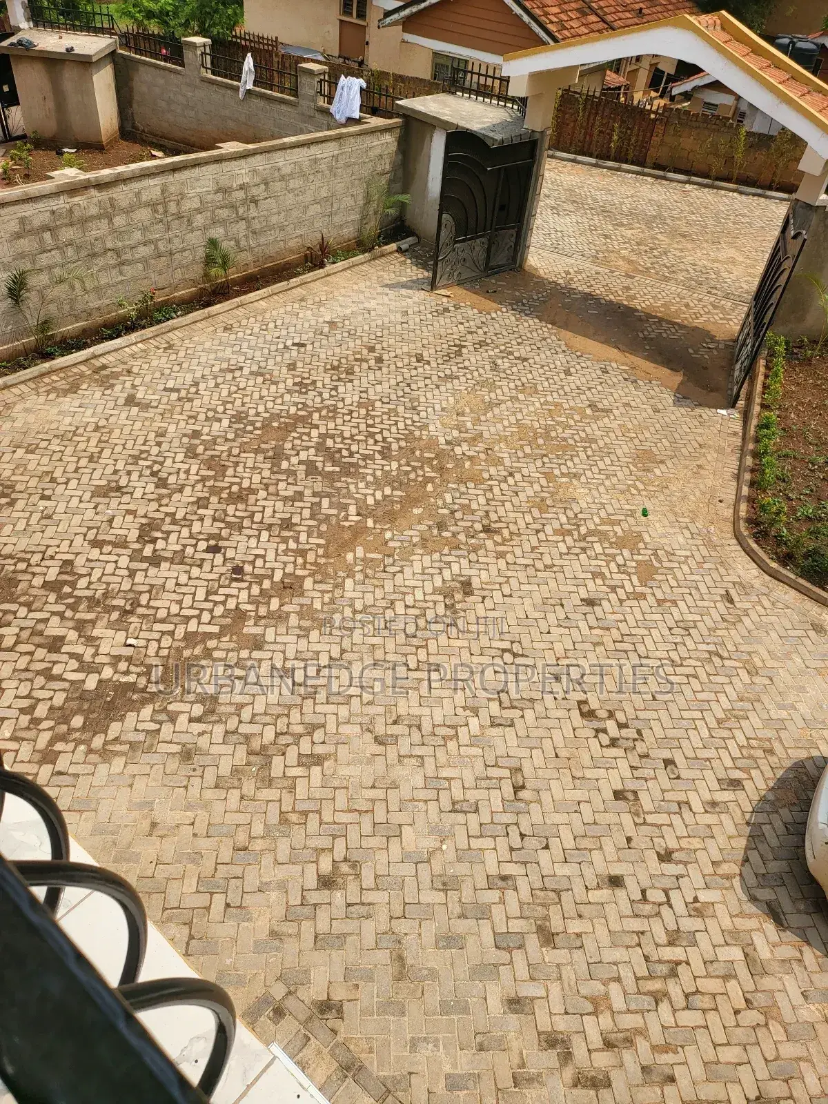 5bdrm Mansion in Makindye Kizungu, Central Division for rent