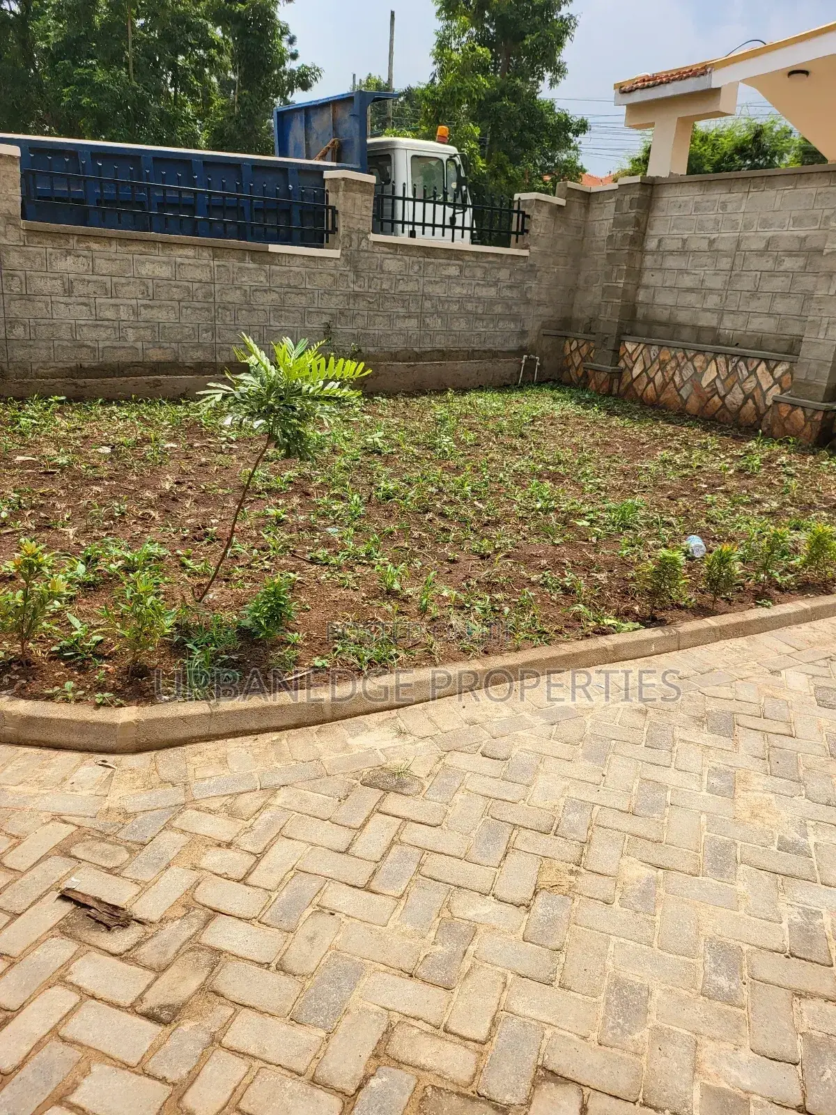 5bdrm Mansion in Makindye Kizungu, Central Division for rent
