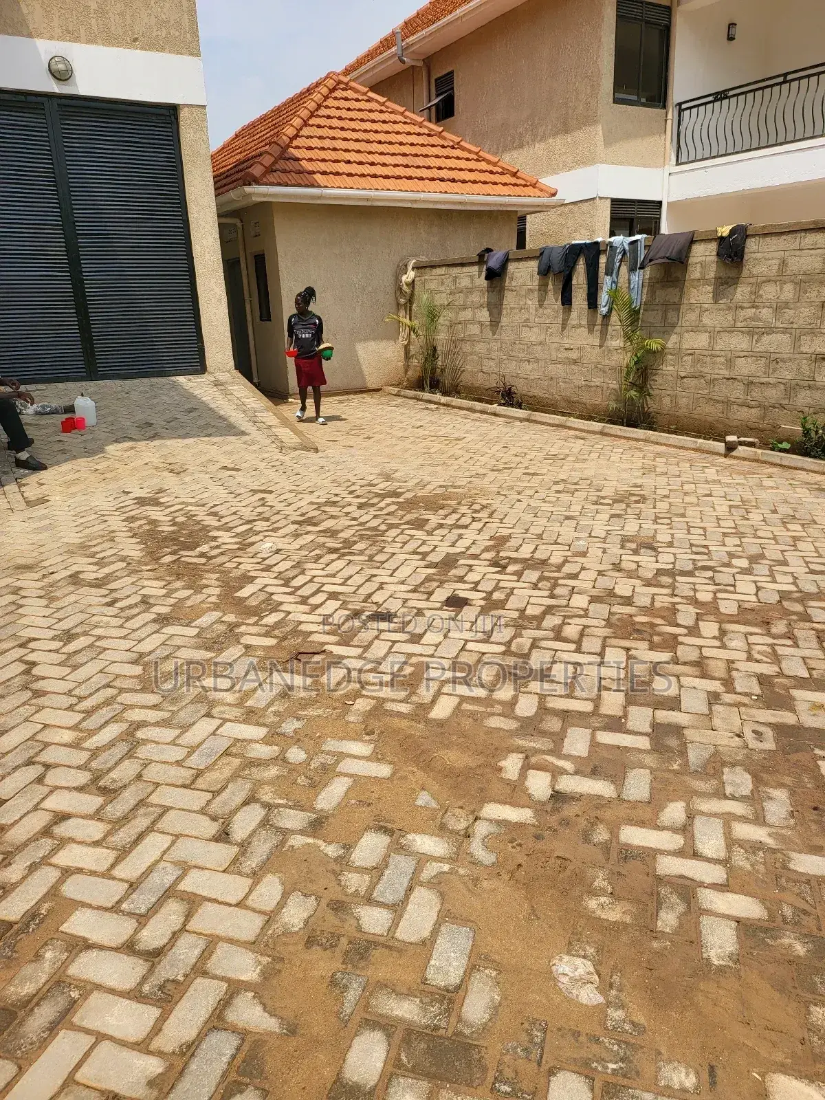 5bdrm Mansion in Makindye Kizungu, Central Division for rent